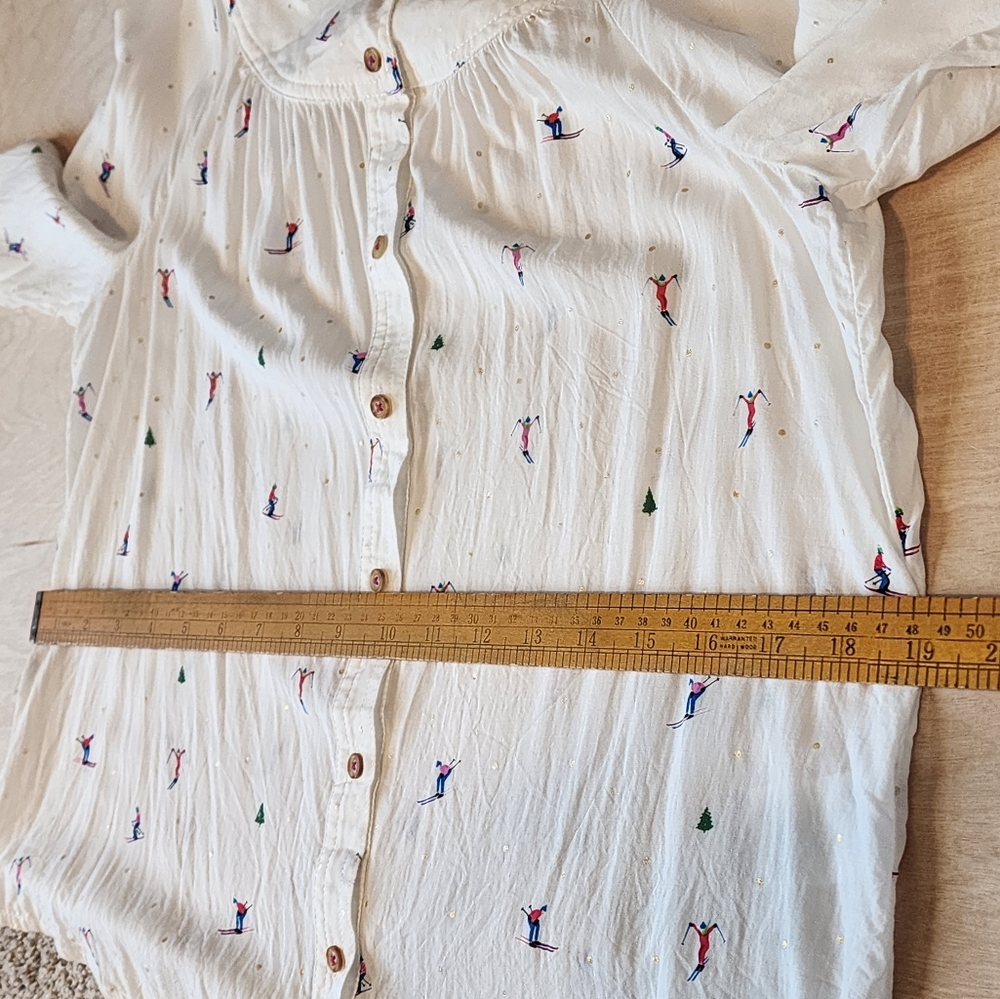 Anthropologie 23 of 52 Conversations Novelty Ski Winter Scene Button Up Blouse - Picture 11 of 15
